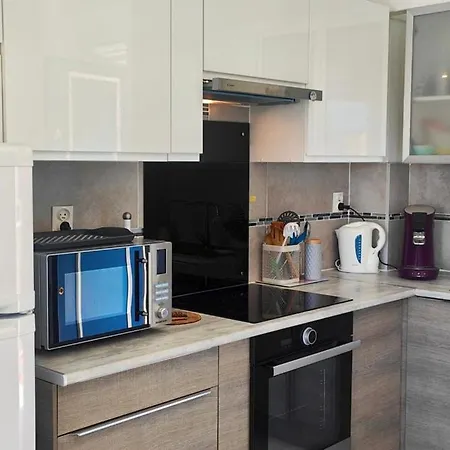 Apartamento With Pool Near The Center *